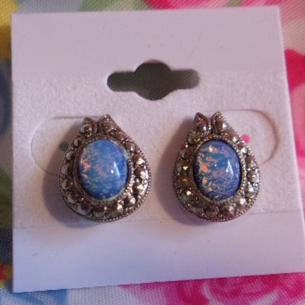 Avon Blue Opalesque Pierced Earrings 1990